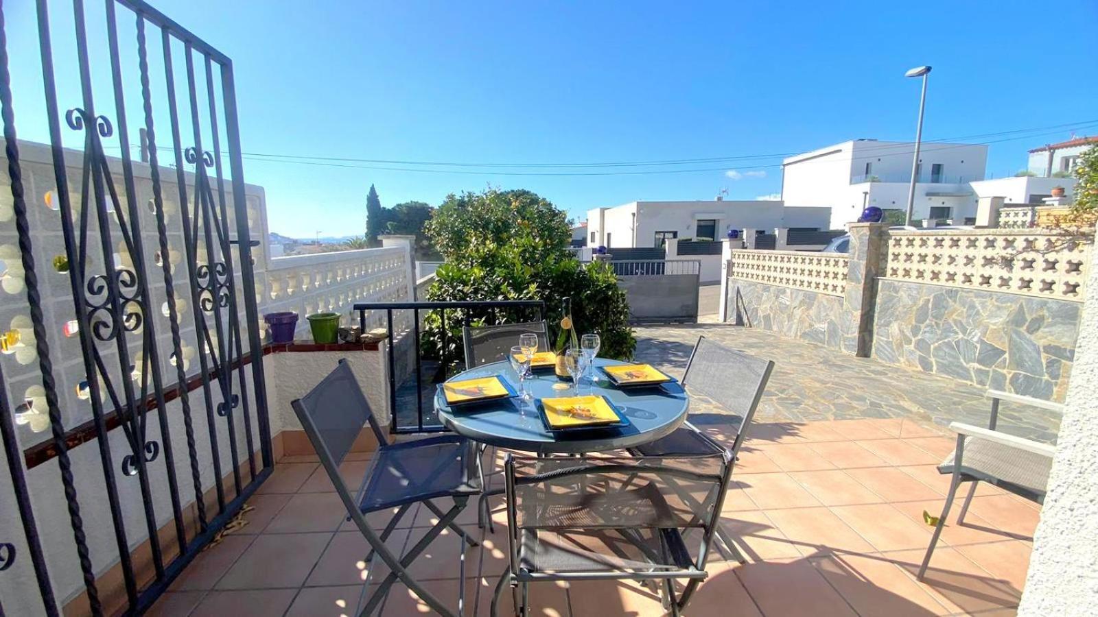 Vila Bages Roses Exteriér fotografie
